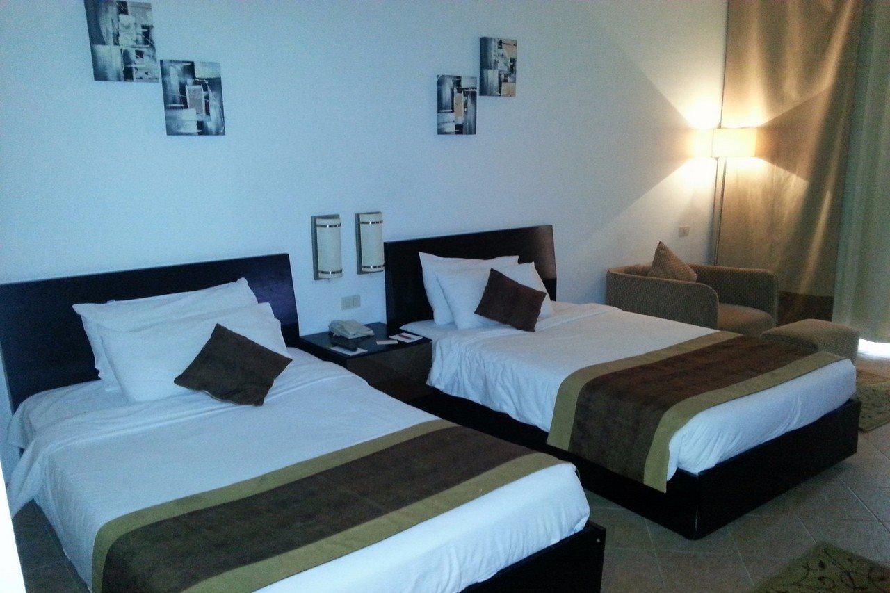 Moevenpick Resort El Sokhna Ain Sukhna Bagian luar foto A room at the hotel