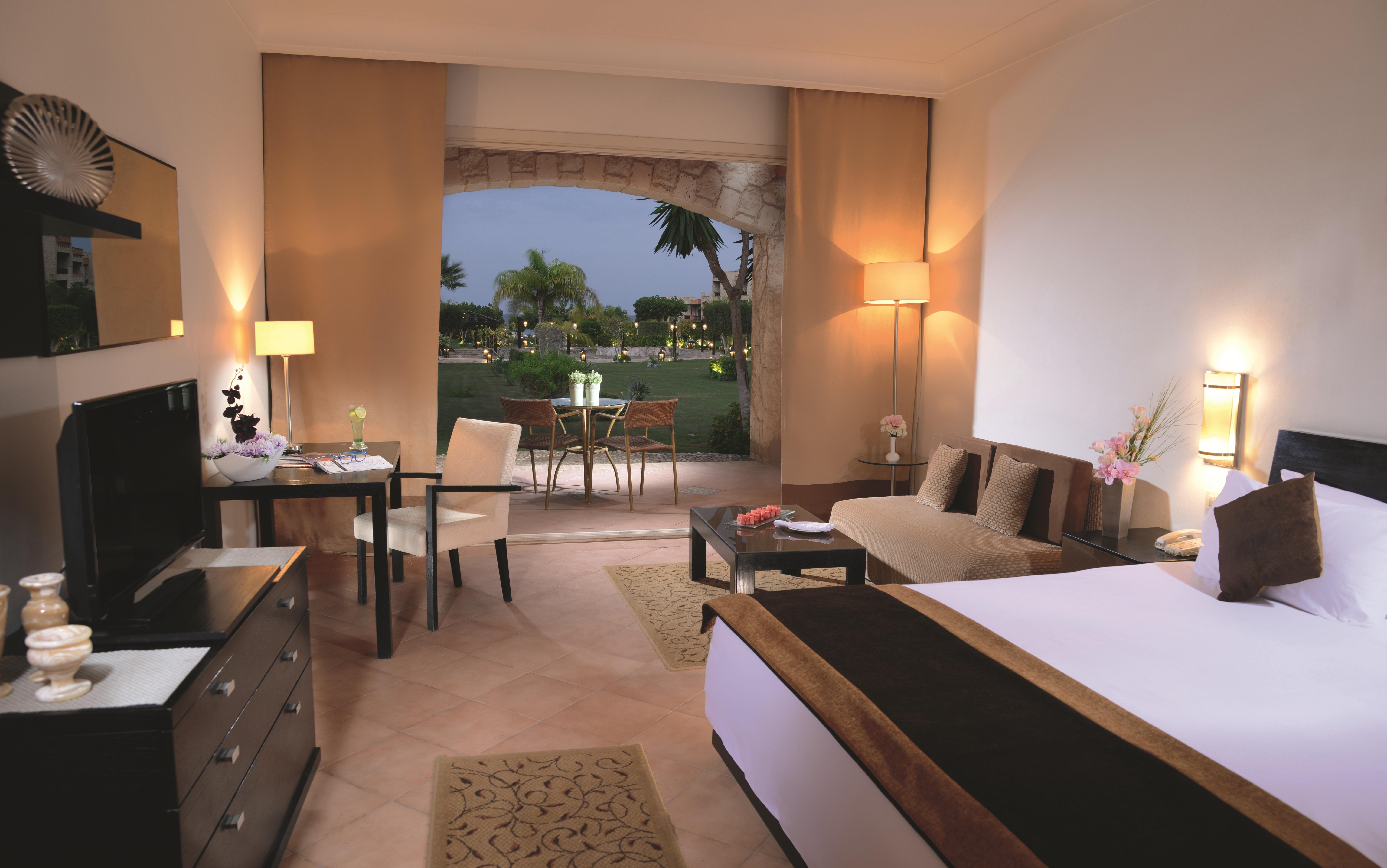 Moevenpick Resort El Sokhna Ain Sukhna Bagian luar foto A room at the Taj Mahal Palace, Mumbai