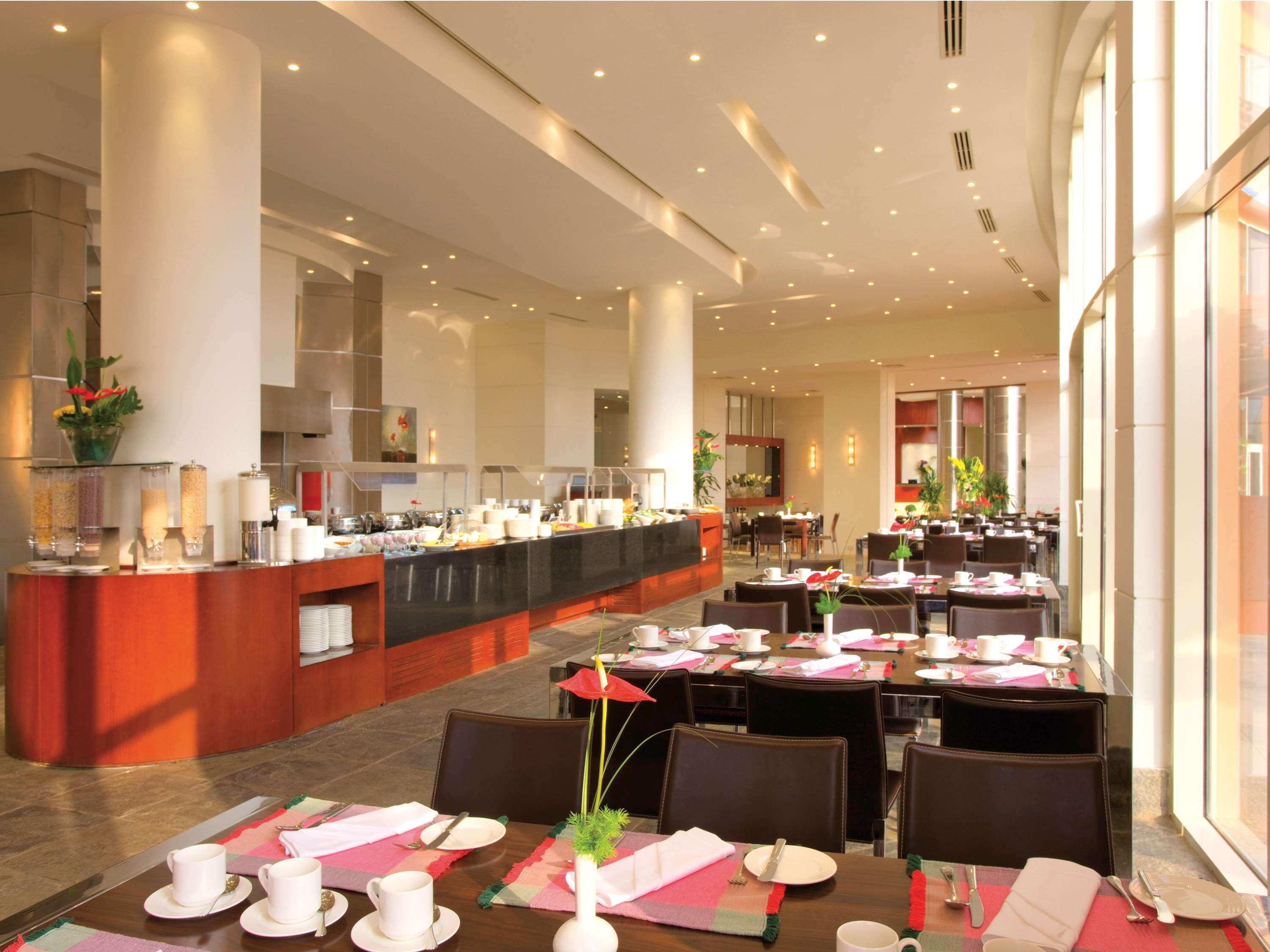 Moevenpick Resort El Sokhna Ain Sukhna Bagian luar foto The restaurant