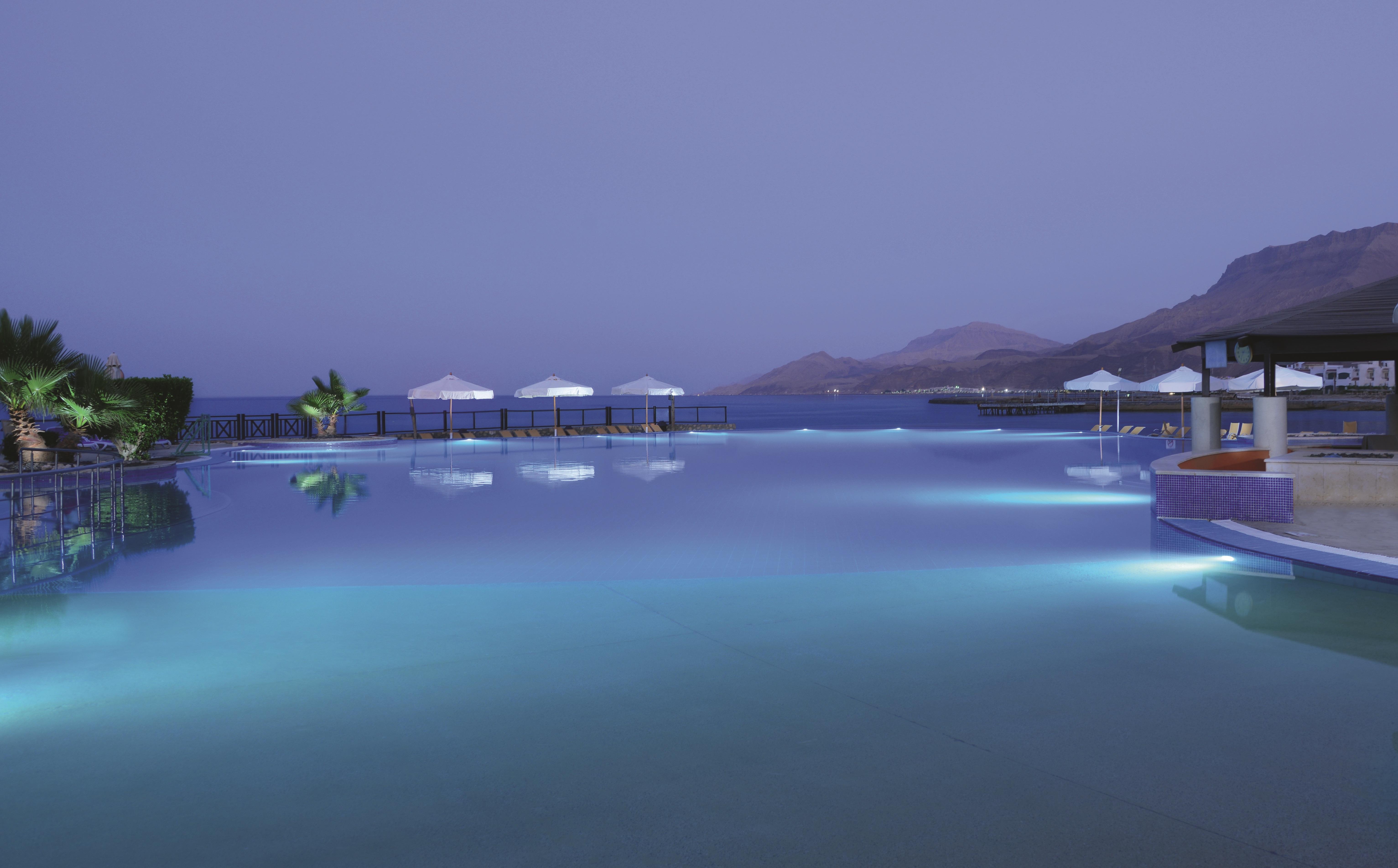 Moevenpick Resort El Sokhna Ain Sukhna Bagian luar foto The pool at the resort