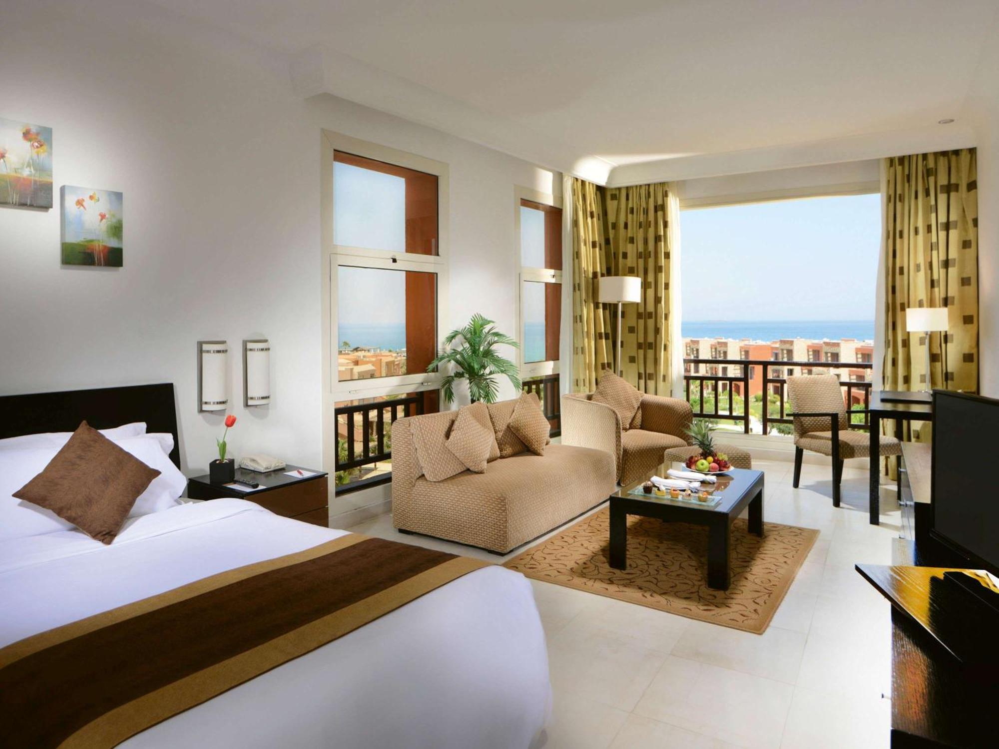Moevenpick Resort El Sokhna Ain Sukhna Bagian luar foto A suite at the Hilton Sharm El Sheikh