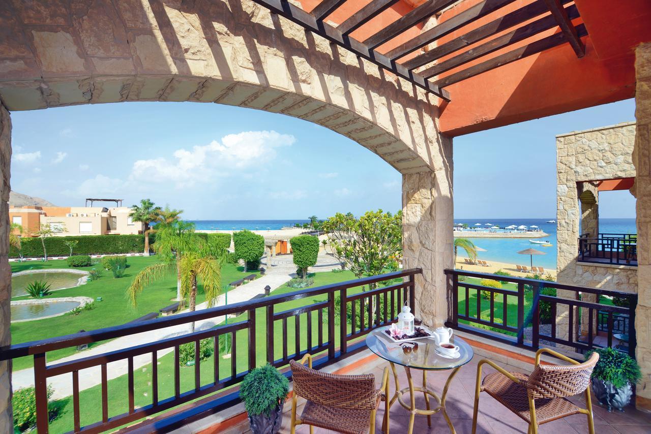Moevenpick Resort El Sokhna Ain Sukhna Bagian luar foto View from a balcony