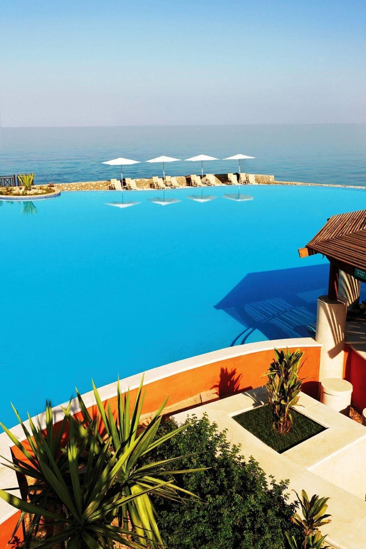 Moevenpick Resort El Sokhna Ain Sukhna Bagian luar foto Infinity pool at the Sheraton Sharm Resort